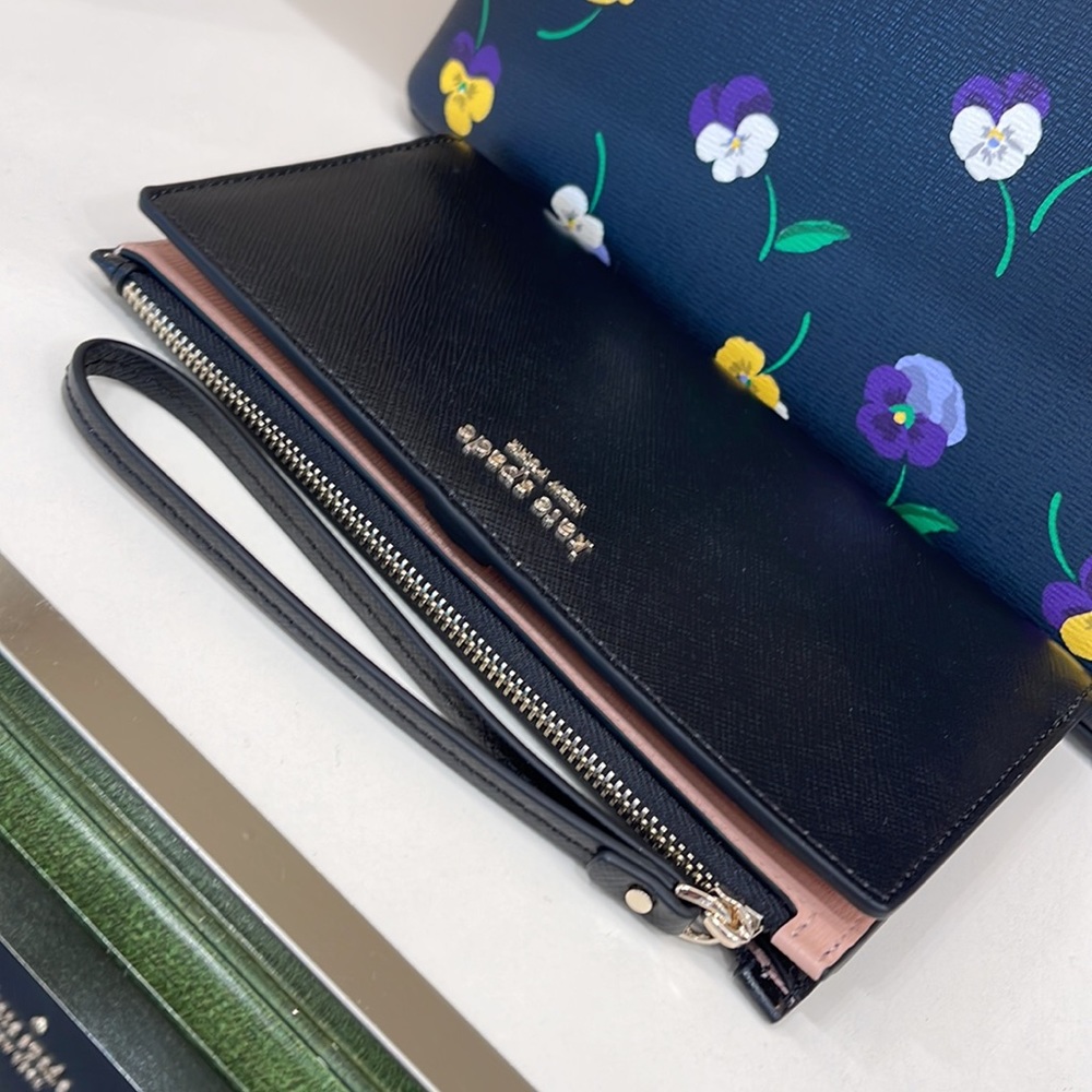 Kate Spade Spencer Continental Wristlet
Black
NWT - Picture 8 of 16